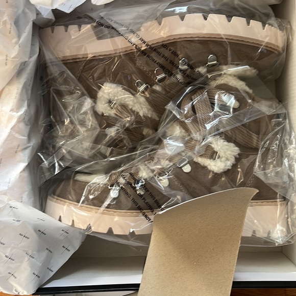 NIB Dolce Vita Pacen Faux Suede Winter Ankle Boots Sage Suede Size 8 - Picture 2 of 7